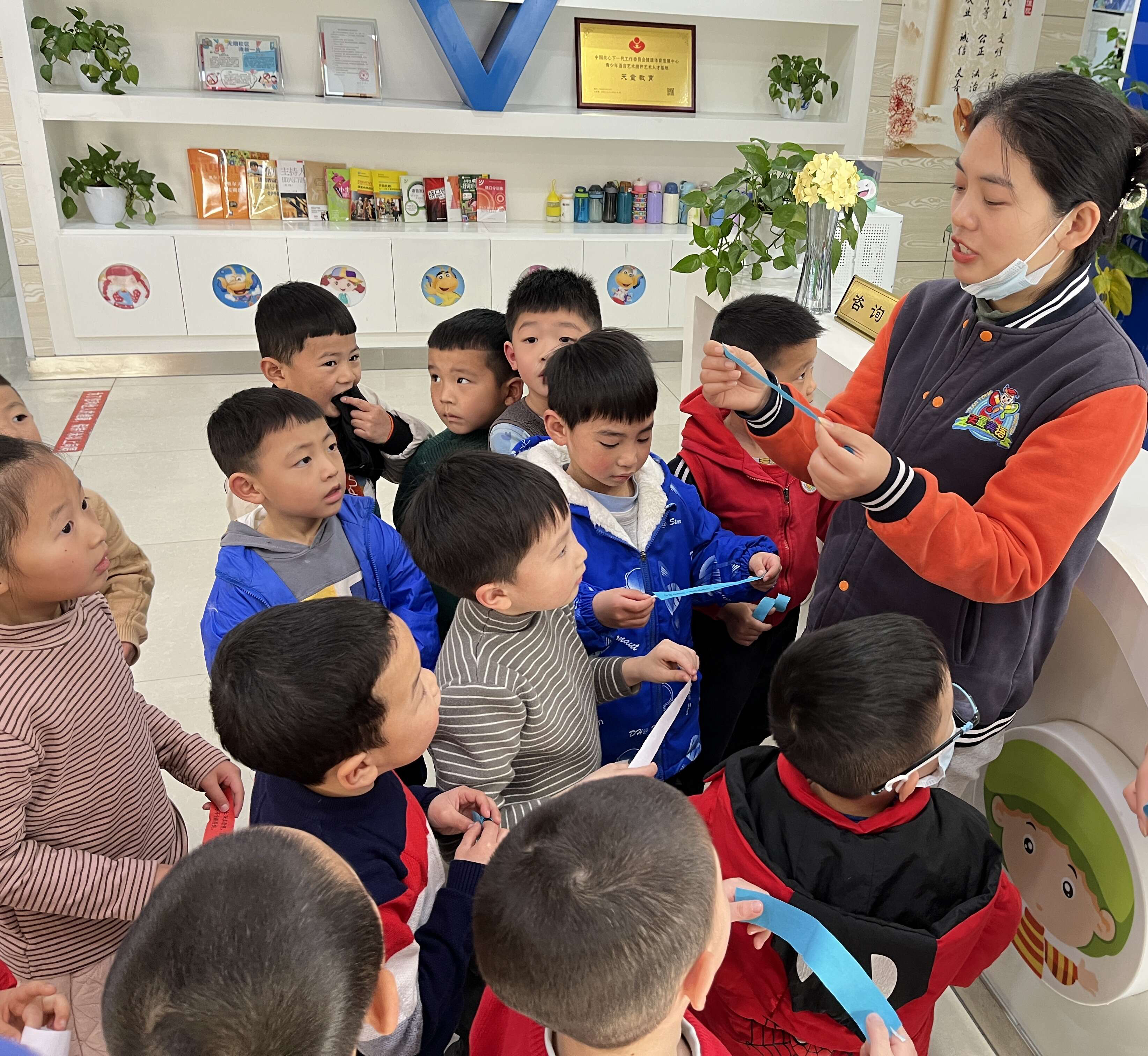 天童教育：孩子遇事就哭丧着脸？家长怎么帮